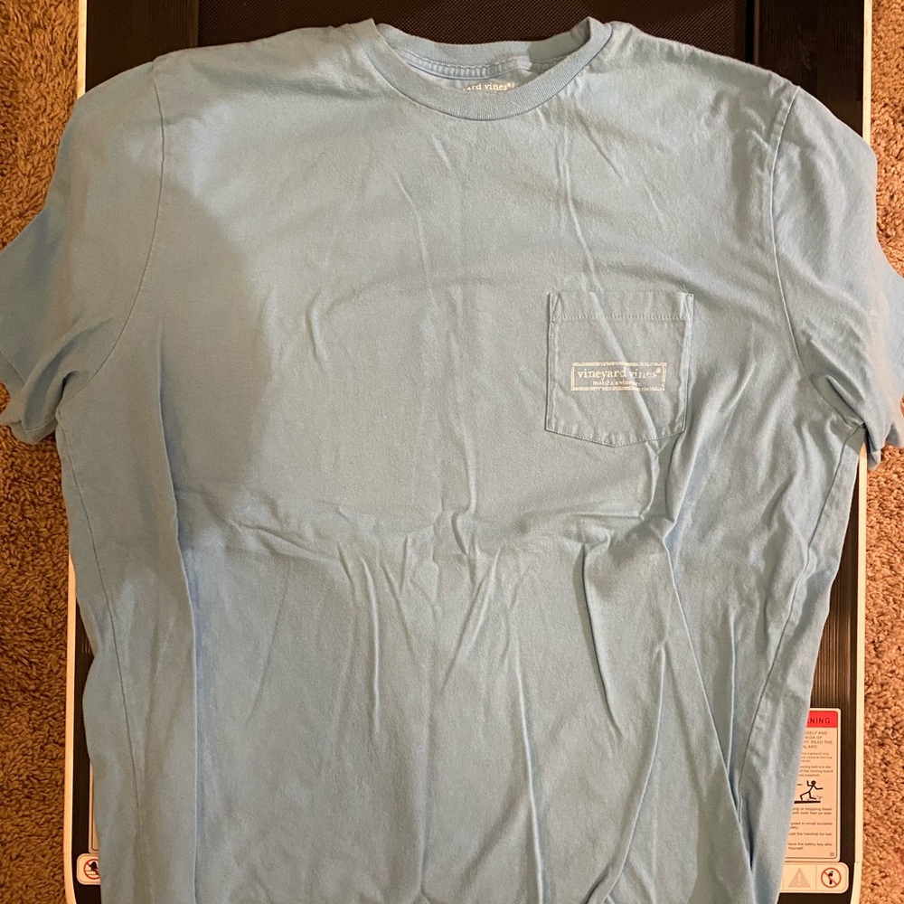 Light blue Vineyard Vines short sleeve t shirt. Large.